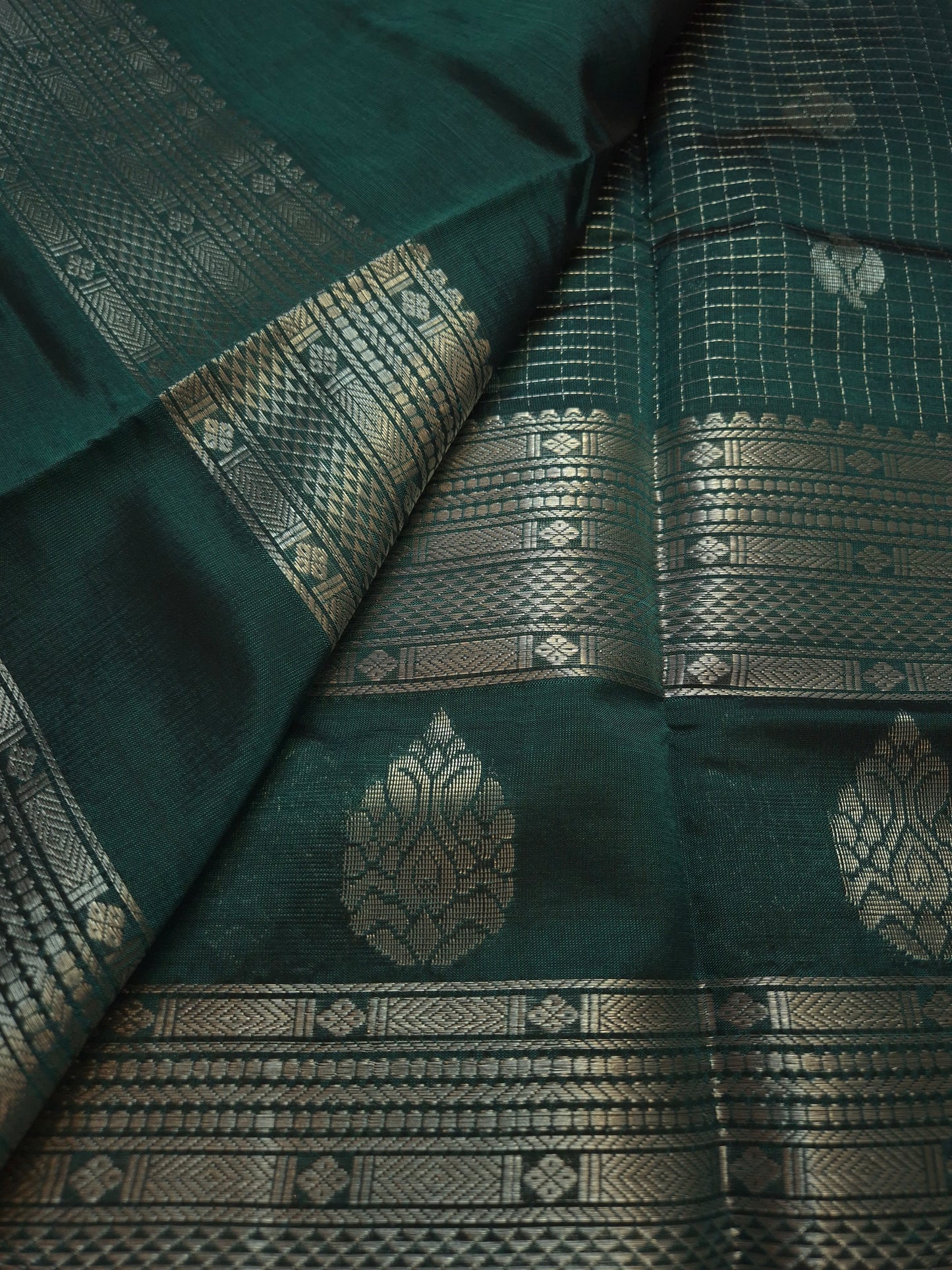 Peacock Green Mangalgiri Pattu Silk Saree with Silver Zari