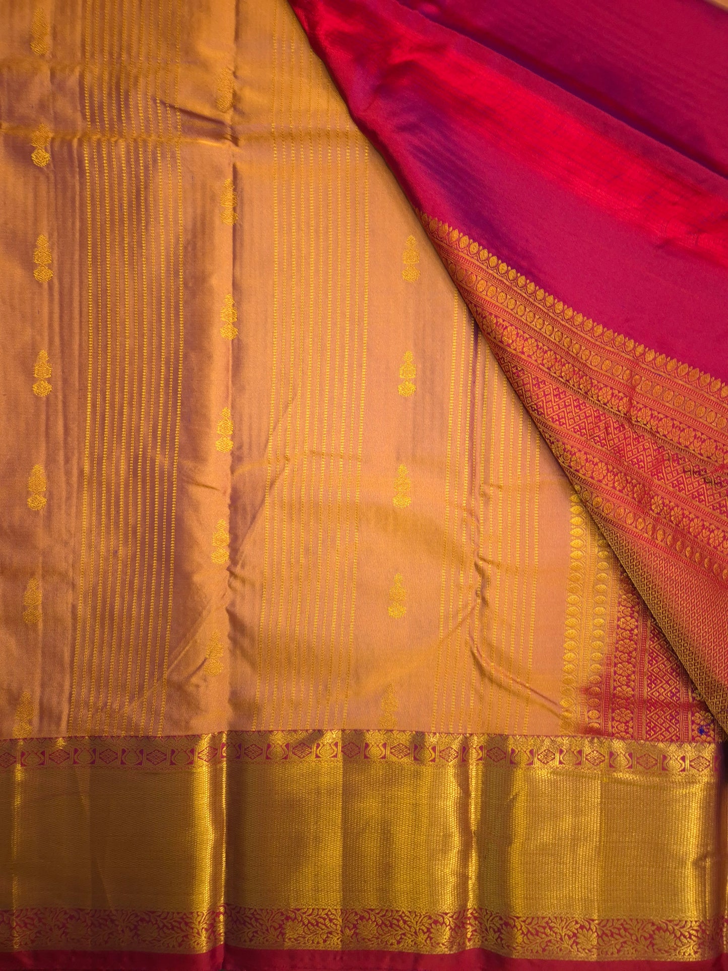 Dual shade of Peach and Rose gold Kanchipuram Silk Saree with Rani Pink Border and Golden Zari