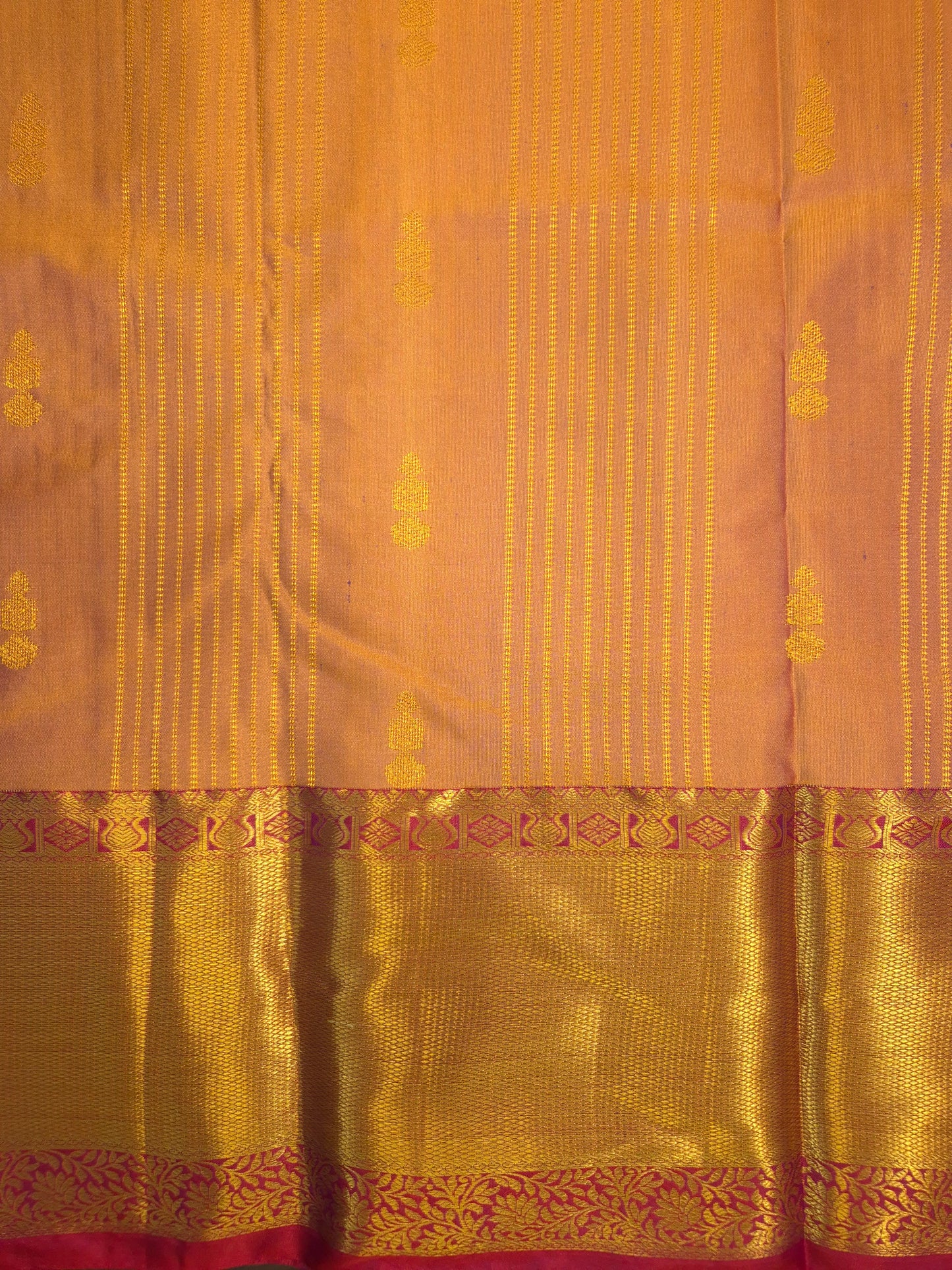Dual shade of Peach and Rose gold Kanchipuram Silk Saree with Rani Pink Border and Golden Zari