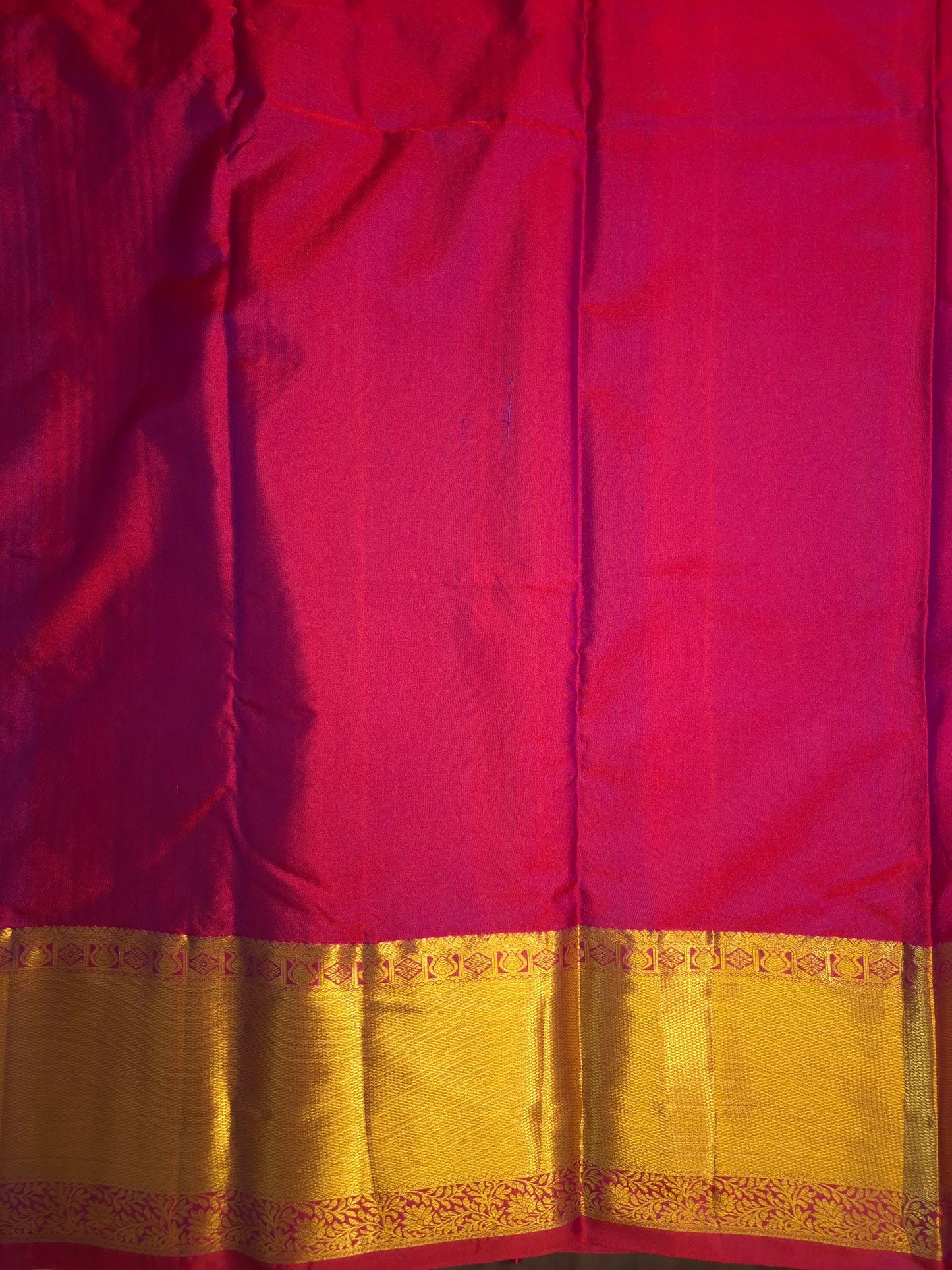 Dual shade of Peach and Rose gold Kanchipuram Silk Saree with Rani Pink Border and Golden Zari